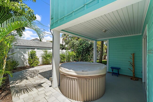 Building Photo - 3463 Canal Ct