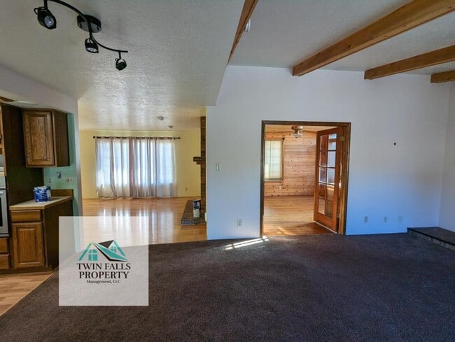 Building Photo - 955 Wood River Dr