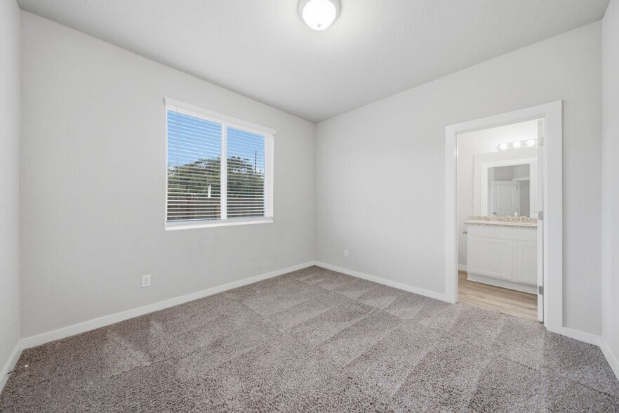 Building Photo - 21527 Sir Walter Ln