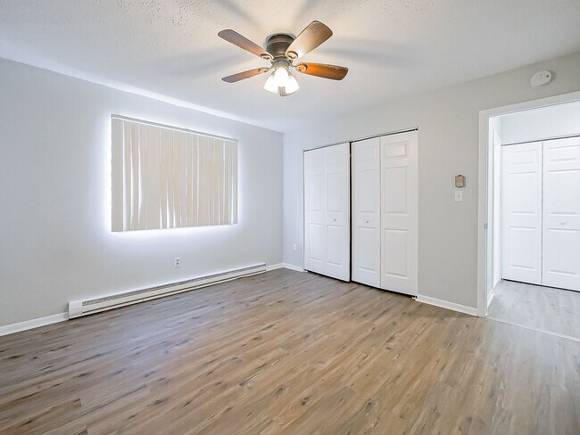 Building Photo - 125 E Van Riper Rd