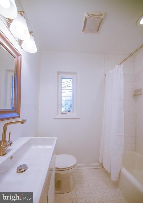 Building Photo - 2503 Holman Ave