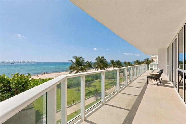 Building Photo - 16485 Collins Ave