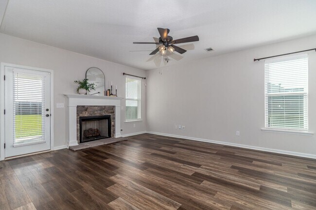 Building Photo - ? Welcome to Your Dream Home! ?