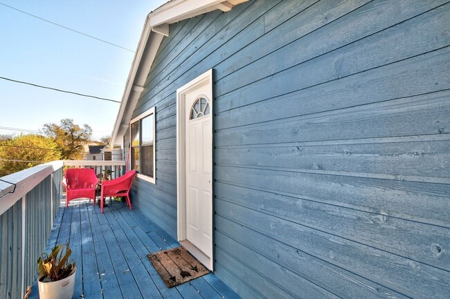 Primary Photo - 2016 E 11th St