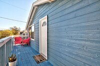 Building Photo - 2016 E 11th St