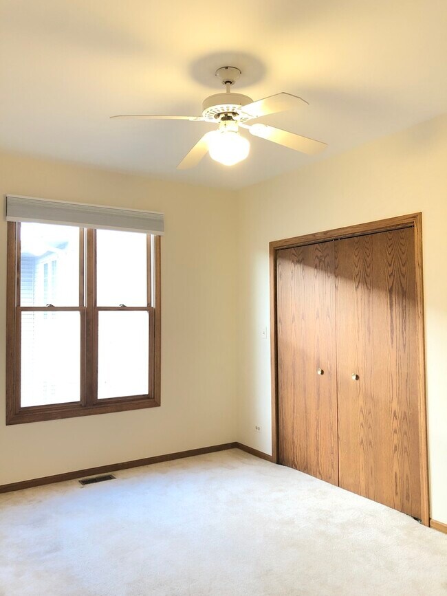 Building Photo - 116 W Center St