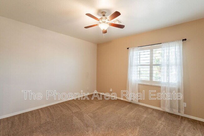 Building Photo - 716 E Runaway Bay Pl