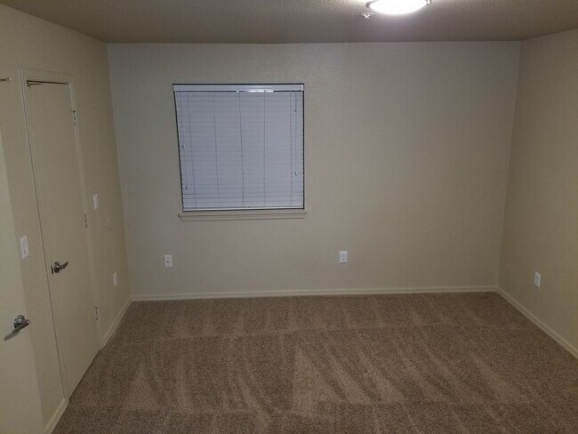 Building Photo - Upgraded West-Flagstaff Condo in the Arbors - 2 Bed, 2 Bath - NO Students & NO Pets! - Avail. NOW!!