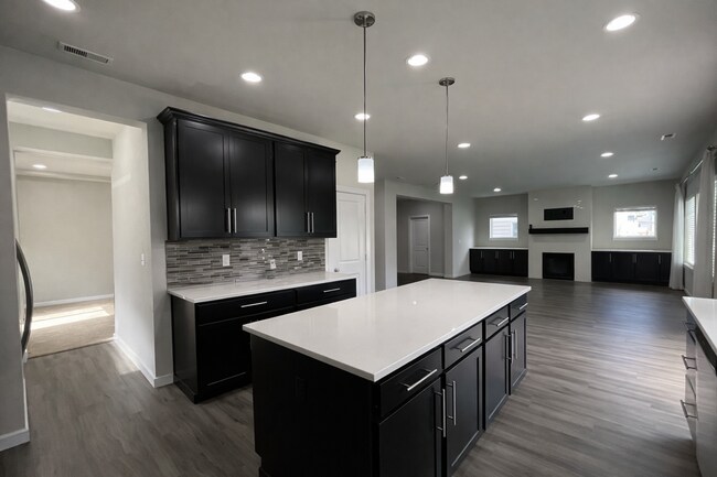Building Photo - Spacious 4-Bedroom Home with Balcony and Fenced Yard in Marysville