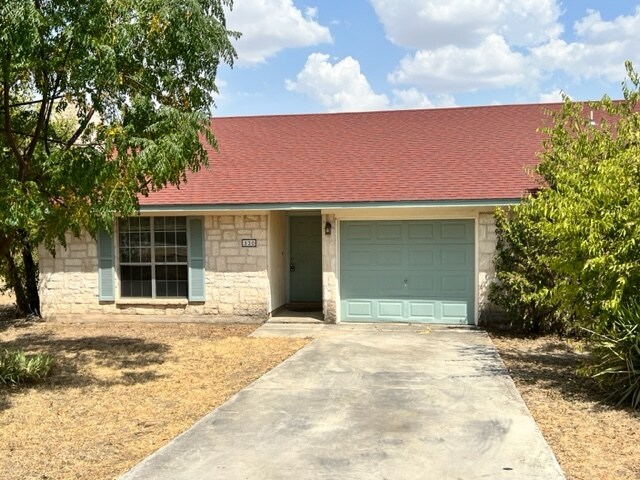 Primary Photo - 320 Highland Estates Dr