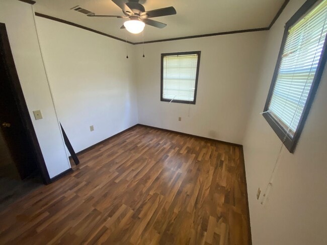 Building Photo - 115 Blair St