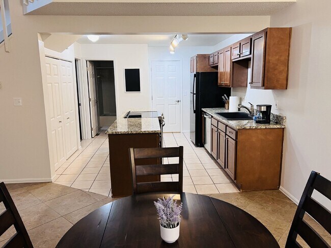 Building Photo - FULLY FURNISHED + ALL UTILITIES INCLUDED!