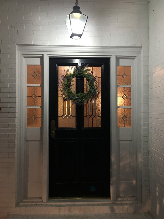 Building Photo - 685 Donald Ross Dr