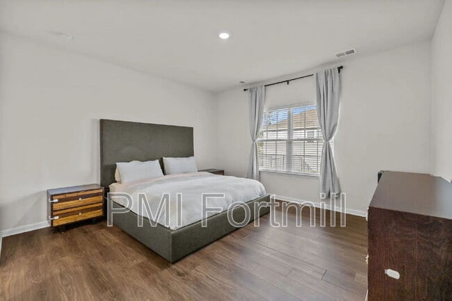 Building Photo - 18045 Stark Wy