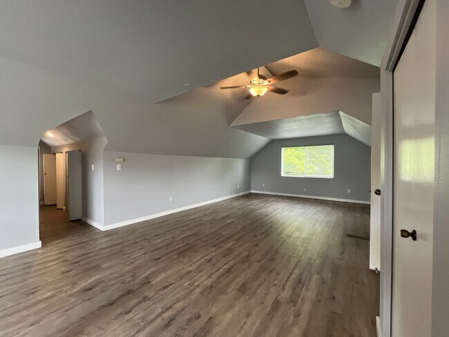 Building Photo - Three-Bedroom Home with Updated Kitchen & Vaulted Ceilings