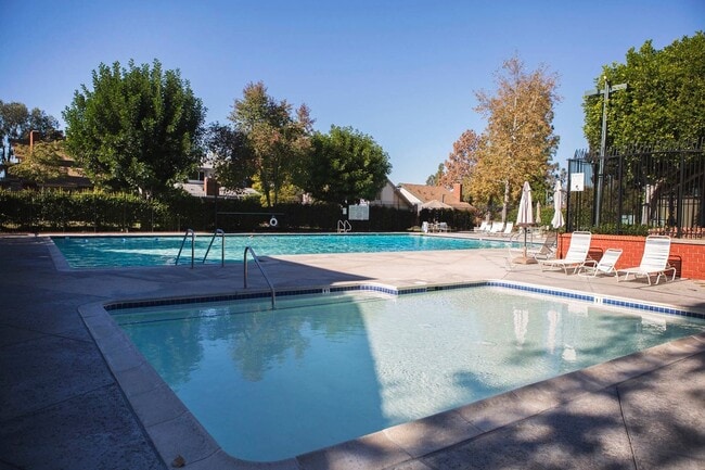 Building Photo - Tierrasanta 4 bedroom 2.5 bath, Garage, Up...