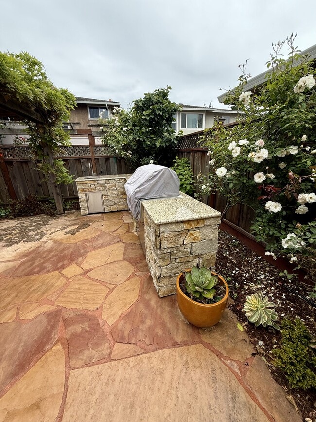 Building Photo - 143 Alamo Ave