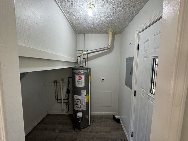 Building Photo - 13506 Bennington Ave