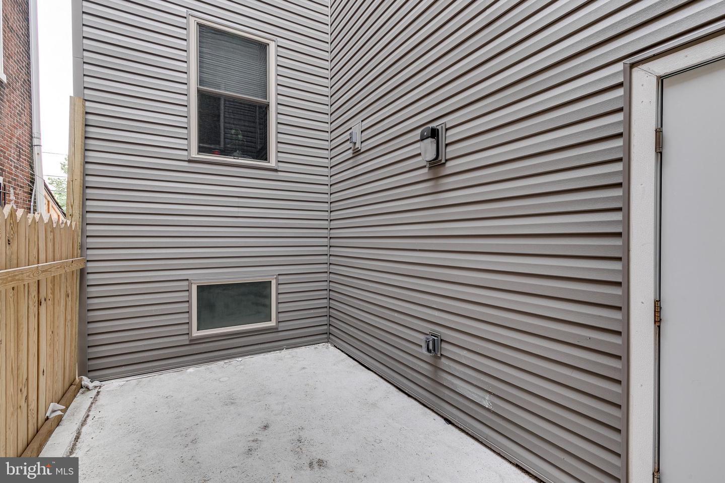 Building Photo - 707 N 40th St