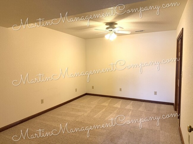 Building Photo - 700 Locust Ave