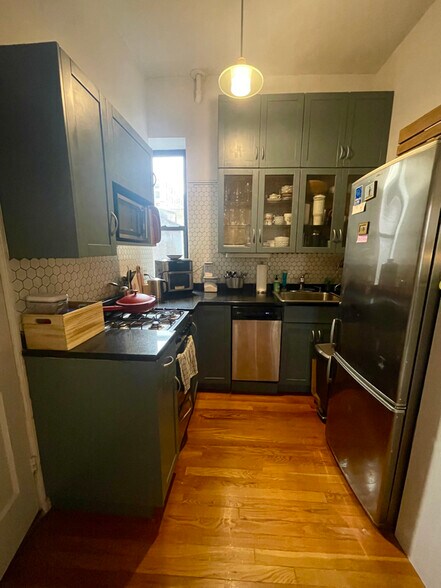 Building Photo - 615 W 113th St