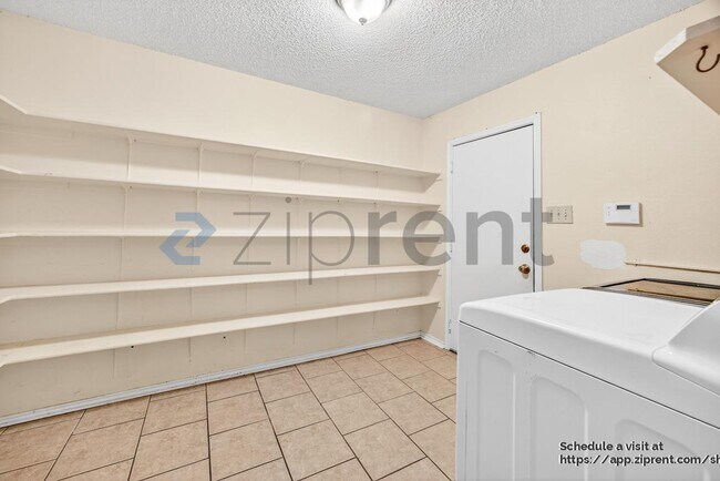 Building Photo - 5515 Champions Hill Dr