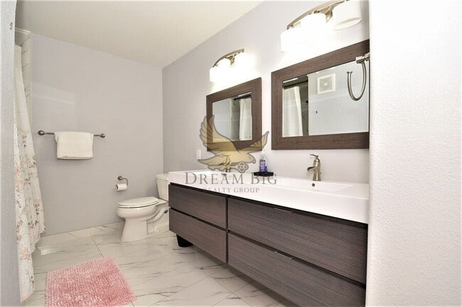 Building Photo - 5415 W Harmon Ave