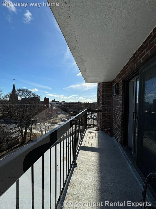 Building Photo - 47 Mystic St