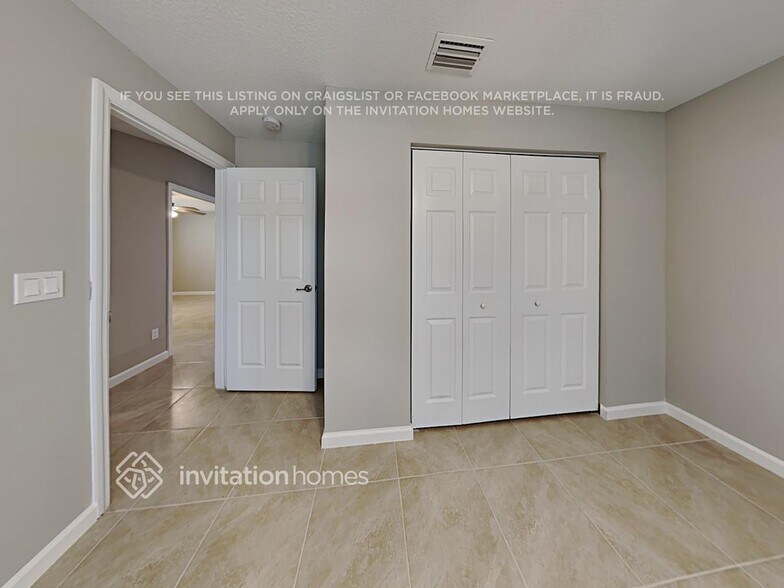 Building Photo - 802 SW Tulip Blvd