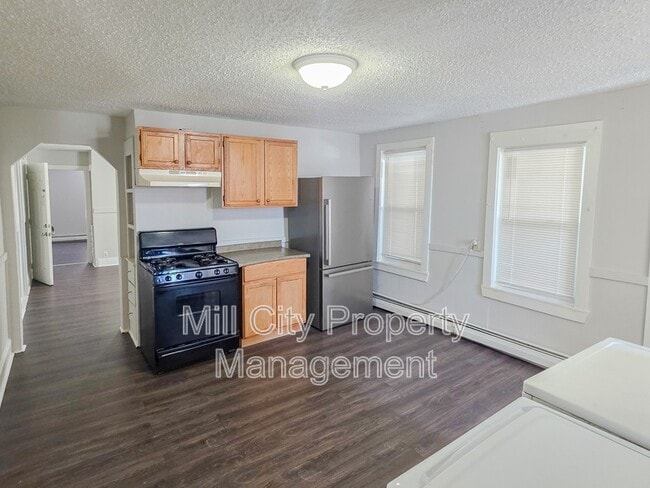 Building Photo - 343 Auburn St