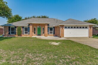 Building Photo - Welcome to your dream home! This stunning ...
