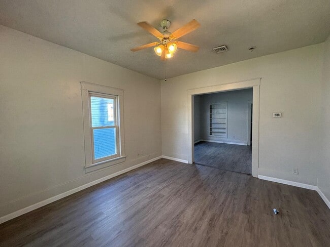 Building Photo - 127 E Campbell St