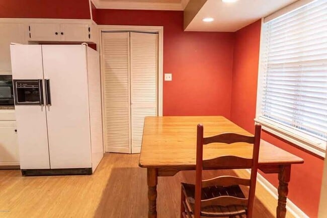 Building Photo - FOR RENT in LAFAYETTE!