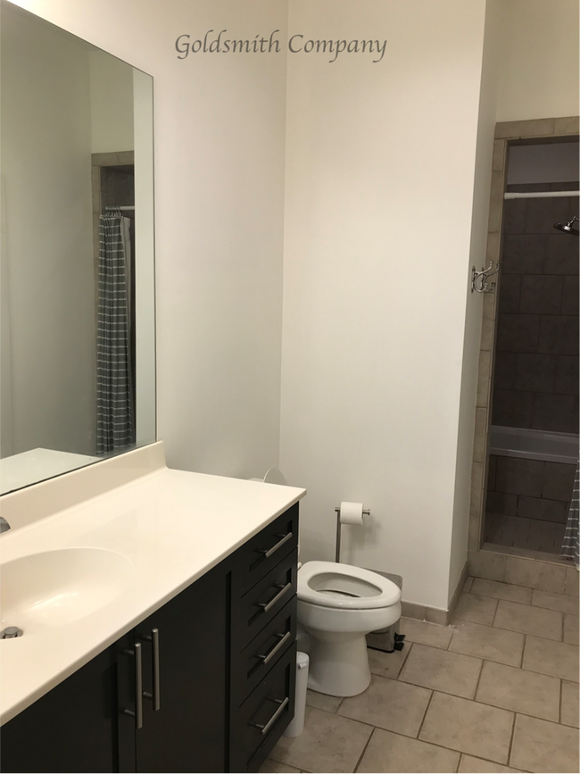 Building Photo - Spacious 1-Bed Condo in Downtown Greenville"