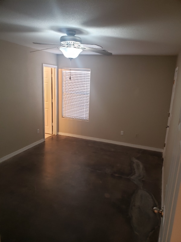 Building Photo - 911 Riverview Dr