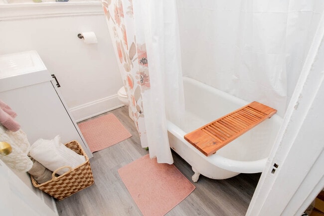 Building Photo - 1628 De Sales Ln