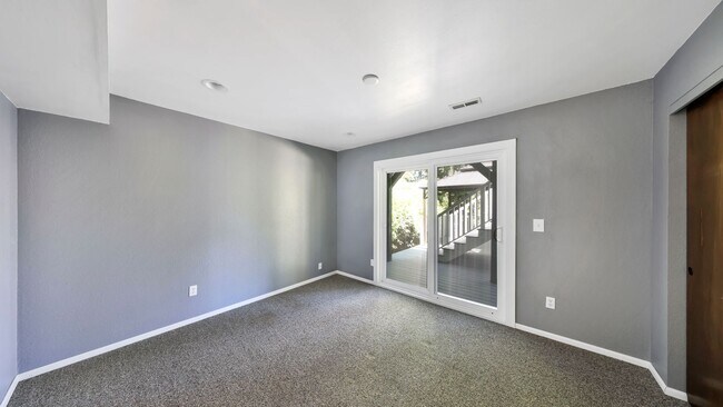 Building Photo - 6127 Parkside Dr