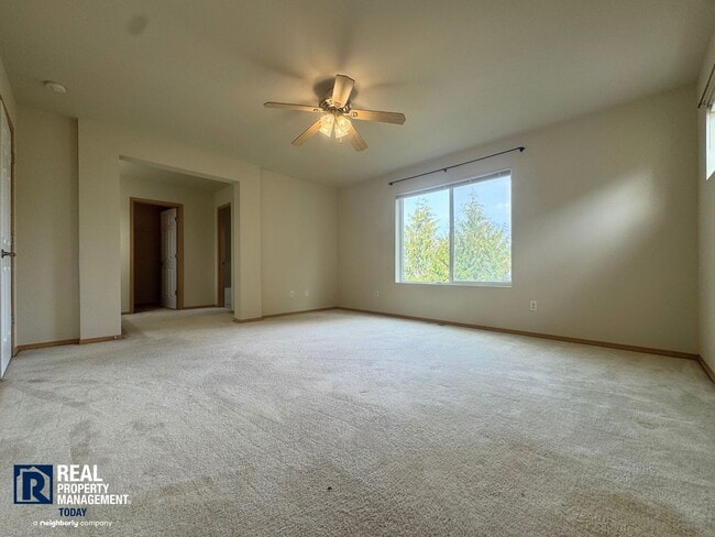 Building Photo - 3BR Silver Creek Home w/ Loft, Fireplace & 2-Car Garage!!