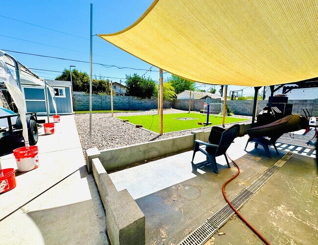 Building Photo - 13815 North 11th St