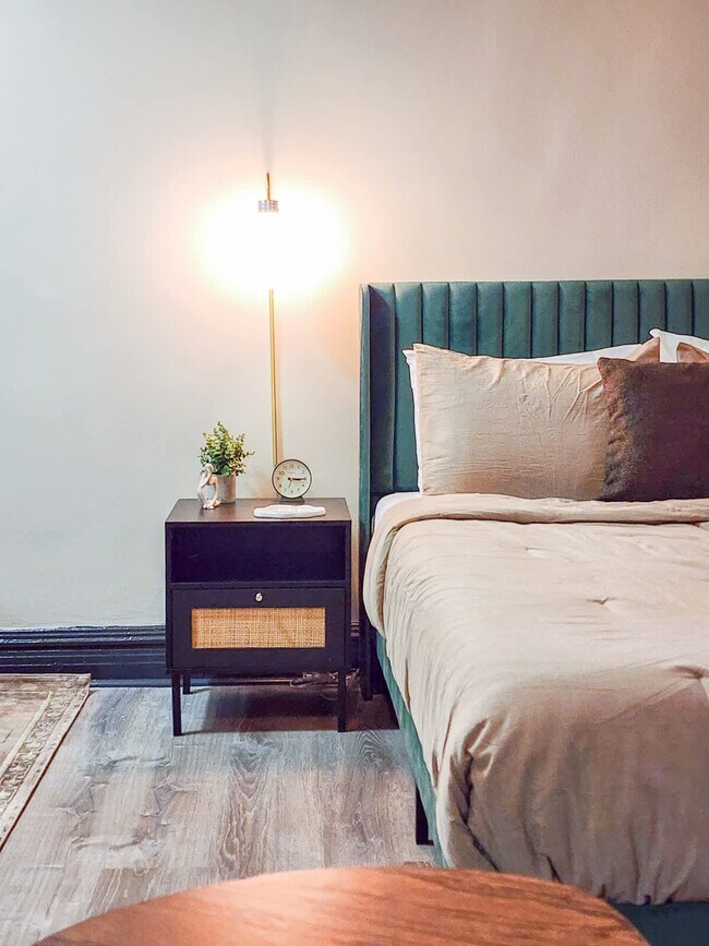 Building Photo - 2115 N Sedgwick St