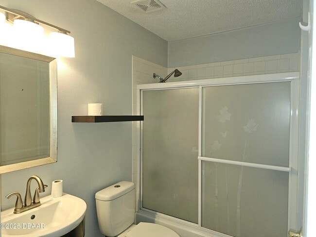 Building Photo - 6 Oak Village Dr