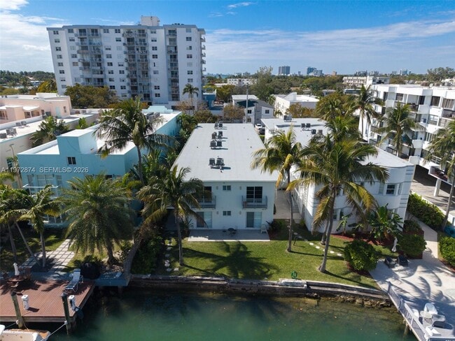 Building Photo - 6905 Bay Dr