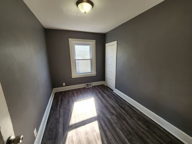 Building Photo - Twin home with stainless appliances, centr...
