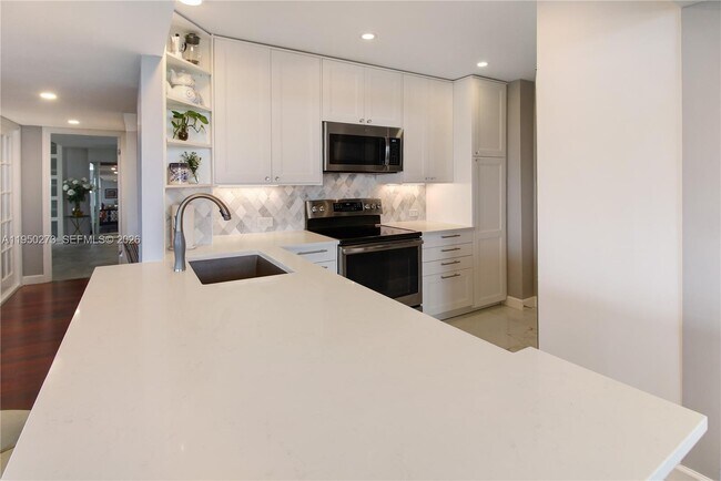 Building Photo - 1625 SE 10th Ave