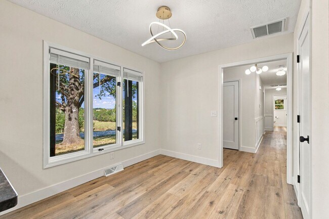 Building Photo - 117 Ridgeview Dr