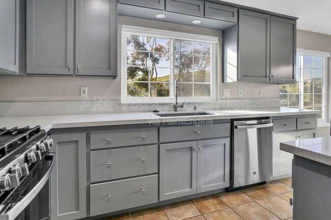 Building Photo - 7960 Mission Vista Dr