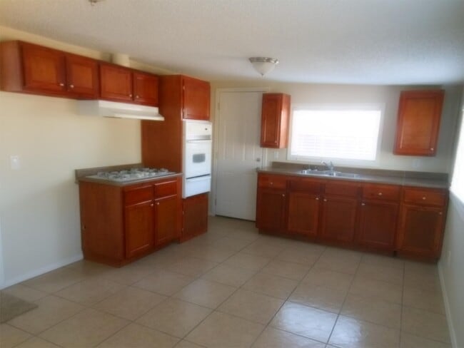 Building Photo - 17065 E Benbow St