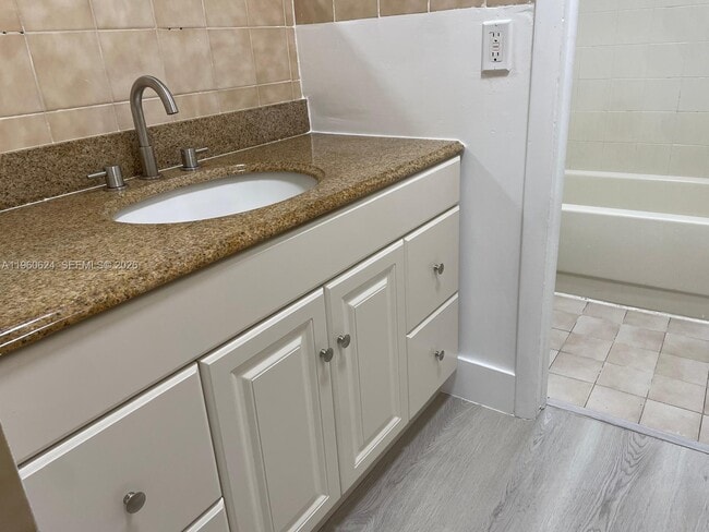 Building Photo - 1075 W 68th St