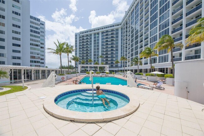 Building Photo - 10275 Collins Ave