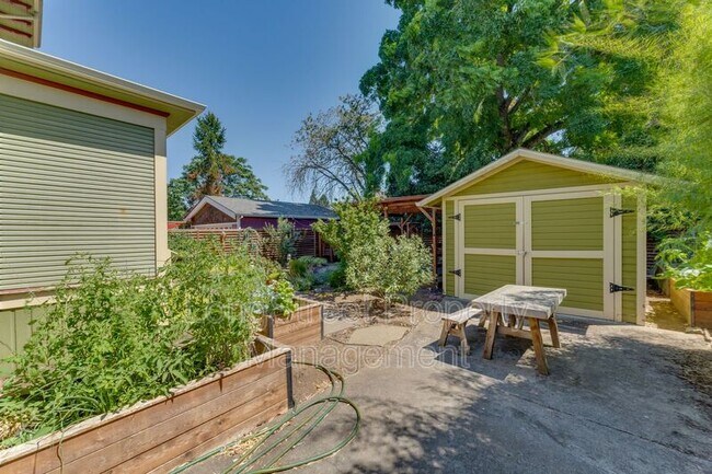 Building Photo - 5236 NE 18th Ave